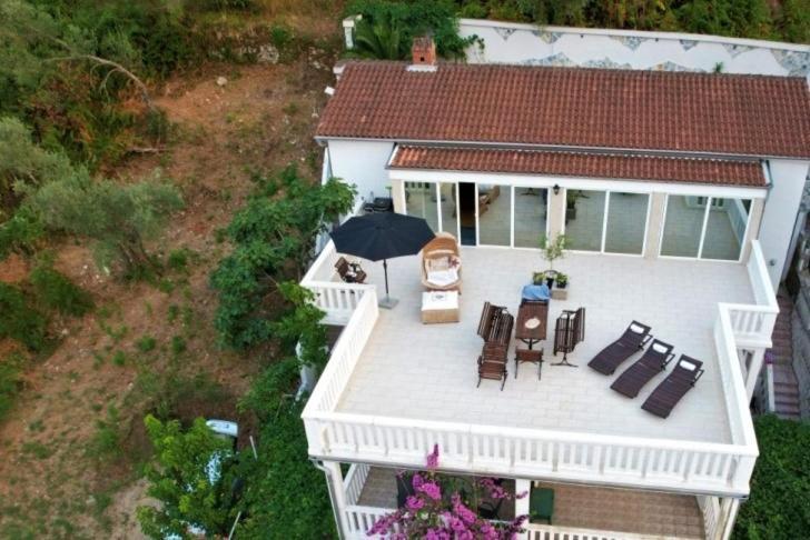 Апартаменты Penthouse Stoliv New Spa-pool Is Located 5m From The Sea, Exclusive Terrace,private Jetty Wih Sunbeds, Pebble Beach, Secluded Location Total Area 375m2 At Your Disposal