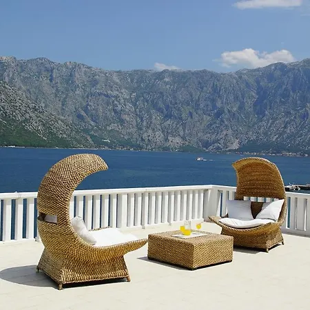 Penthouse Stoliv: Beachfront Spa Villa with Private Jetty Kotor Exterior photo