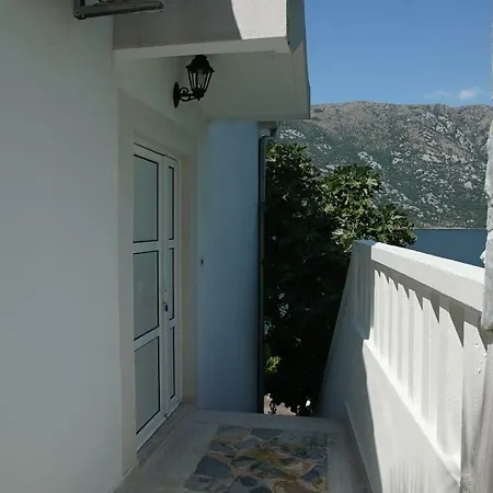 Penthouse Stoliv: Beachfront Spa Villa with Private Jetty Kotor Exterior photo