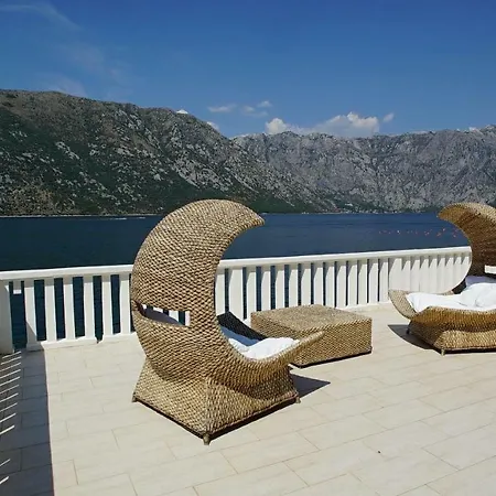 Penthouse Stoliv: Beachfront Spa Villa with Private Jetty Kotor Exterior photo