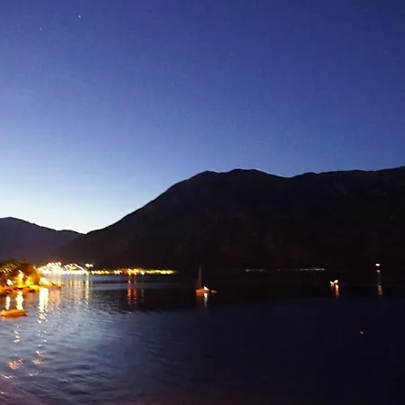 Penthouse Stoliv: Beachfront Spa Villa with Private Jetty Kotor Exterior photo