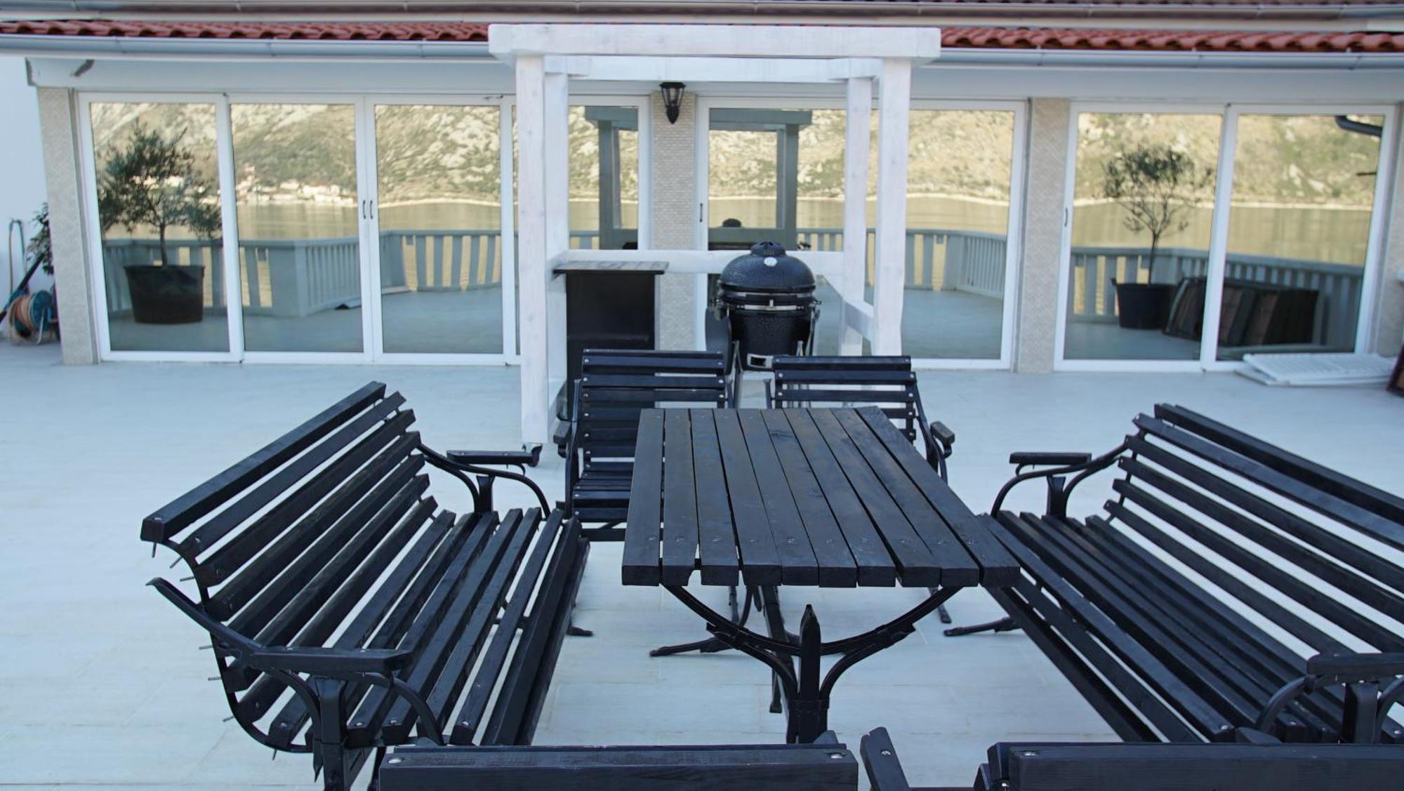 Penthouse Stoliv: Beachfront With Private Jetty Apartment Kotor