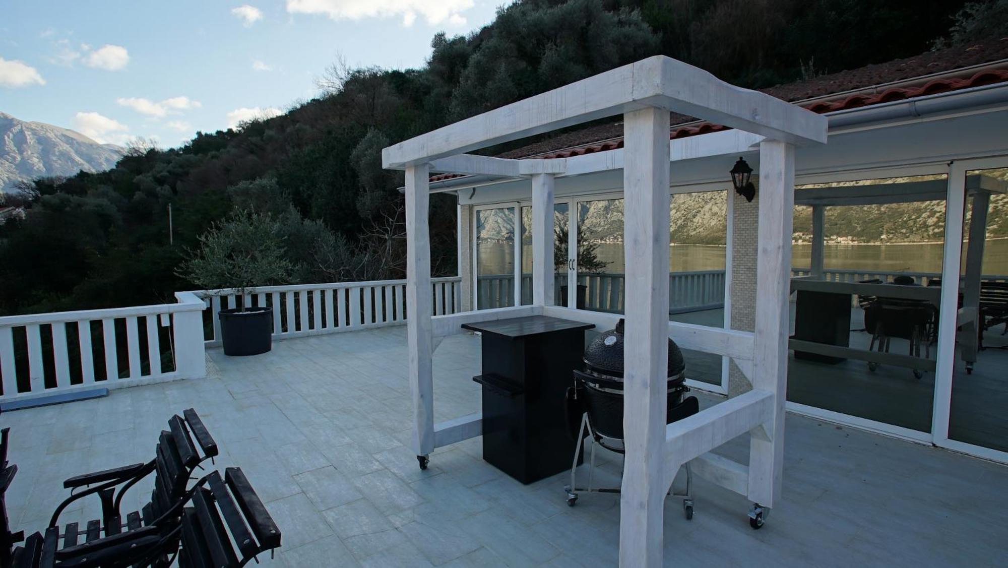 Penthouse Stoliv New Spa-pool Is Located 5m From The Sea, Exclusive Terrace,private Jetty Wih Sunbeds, Pebble Beach, Secluded Location Total Area 375m2 At Your Disposal * Kotor