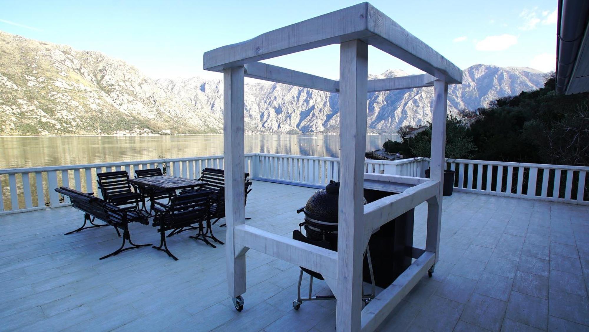 Apartment Penthouse Stoliv: Beachfront With Private Jetty Kotor