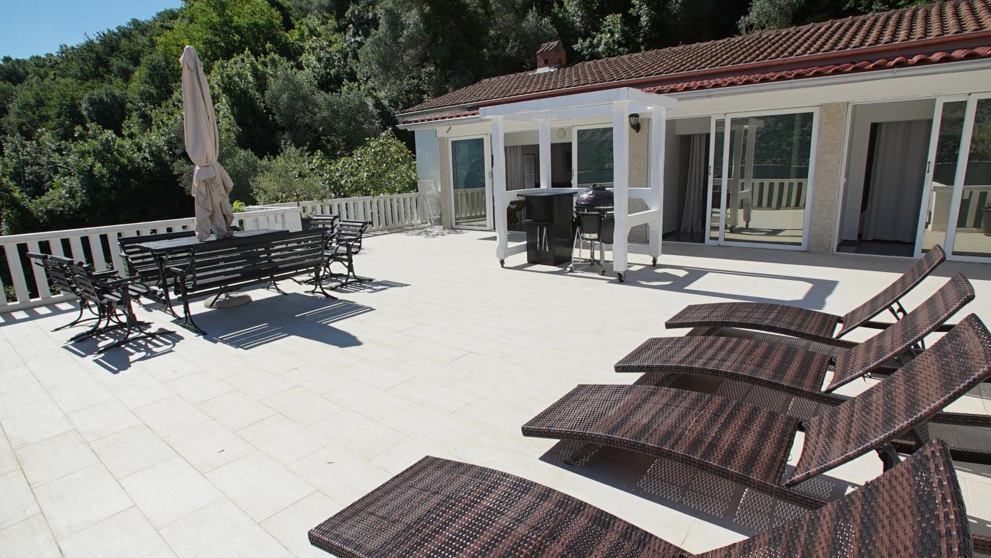 Penthouse Stoliv New Spa-pool Is Located 5m From The Sea, Exclusive Terrace,private Jetty Wih Sunbeds, Pebble Beach, Secluded Location Total Area 375m2 At Your Disposal Kotor