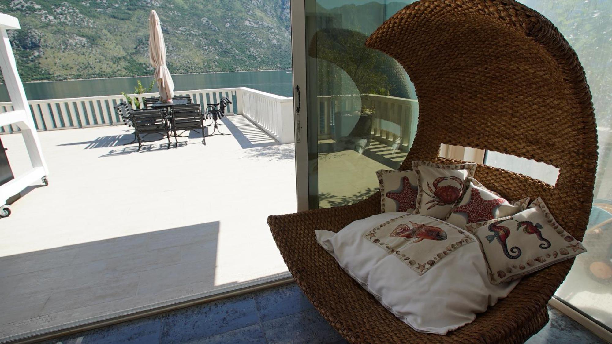 Penthouse Stoliv New Spa-pool Is Located 5m From The Sea, Exclusive Terrace,private Jetty Wih Sunbeds, Pebble Beach, Secluded Location Total Area 375m2 At Your Disposal Apartment