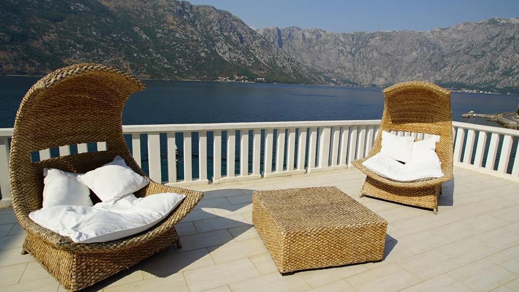 Penthouse Stoliv: Beachfront With Private Jetty Apartment