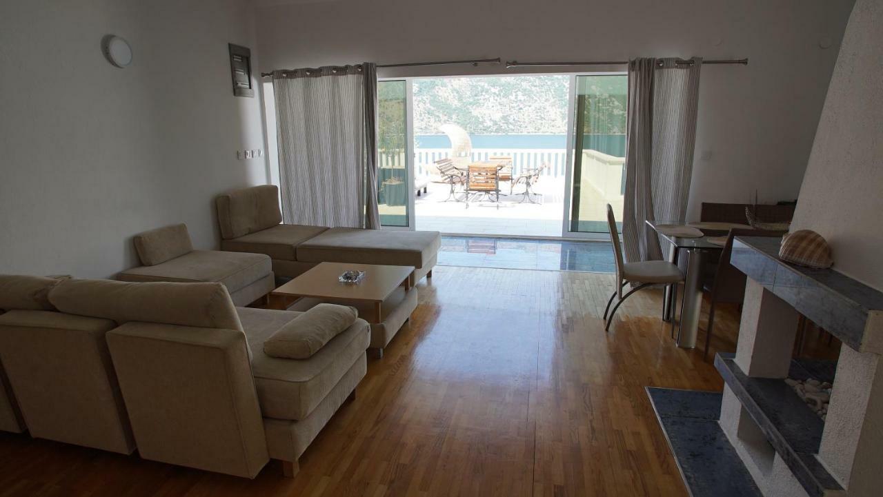 Apartment Penthouse Stoliv: Beachfront With Private Jetty
