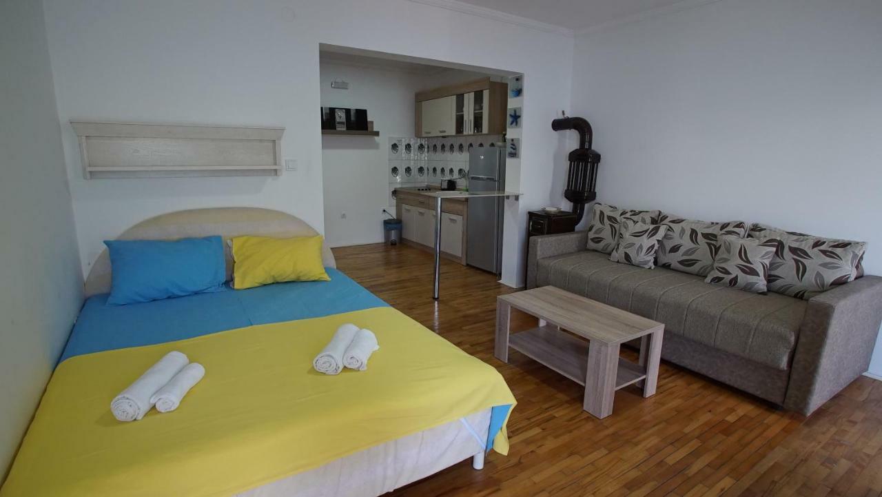Penthouse Stoliv: Beachfront With Private Jetty